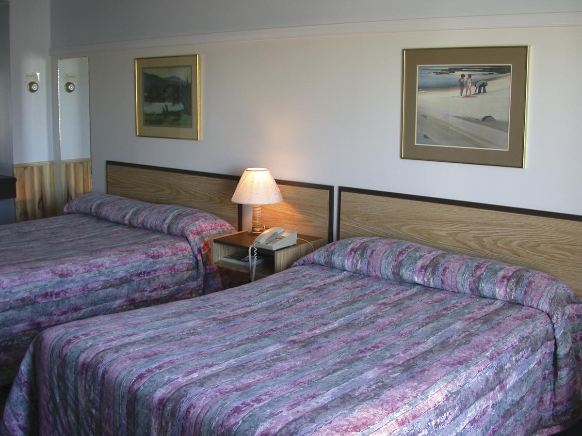 Auberge La Diligence Dolbeau-Mistassini Buitenkant foto